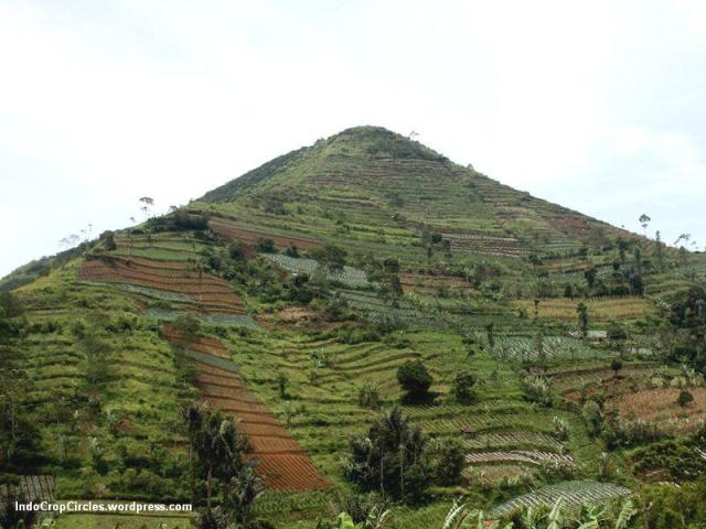 Gunung Sadahurip, Kabupaten Garut, West Java.