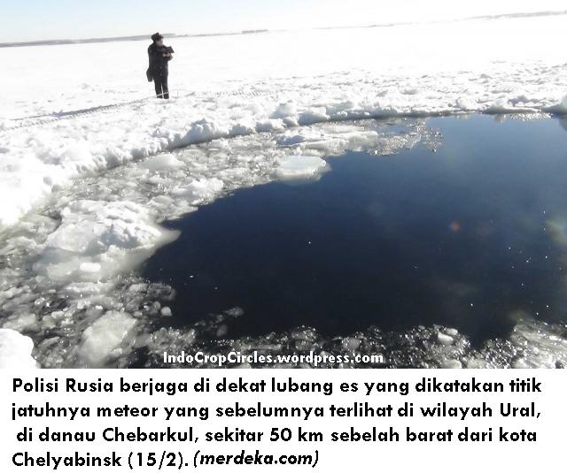 meteor-rusia-yang-jatuh-membentuk-lubang-di-danau-es-001
