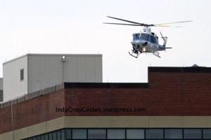 helikopter mendarat diatas gedung