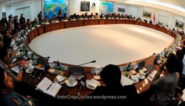 SBY memimpin rapat paripurna kabinet. (ANTARA/Andika Wahyu)