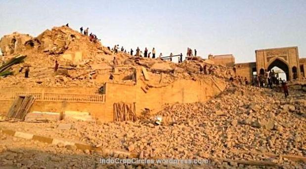 Tampak bangunan luar dari makam Nabi Yunus dihancurkan ISIS